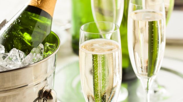 Fuse Bar - Sự khác biệt giữa "Champagne" và "Rượu vang sủi bọt" là gì?